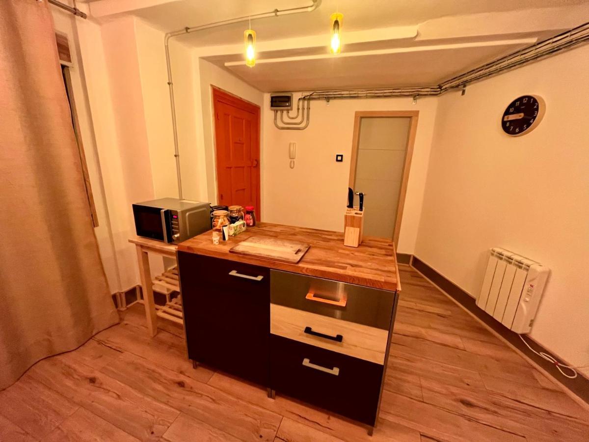 Lotila Flats Mieres Apartment Миерес Екстериор снимка